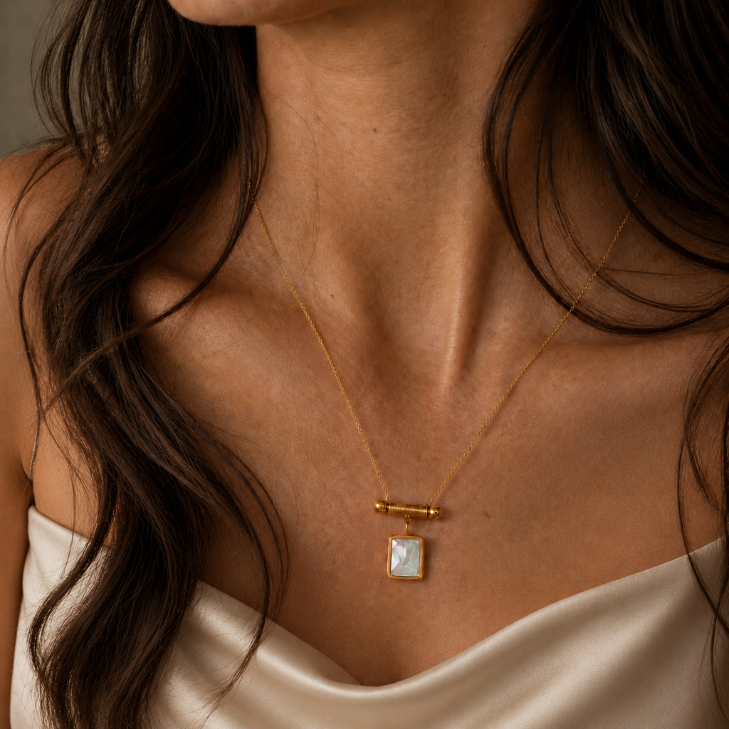 Ivory Shell Pendent Necklace